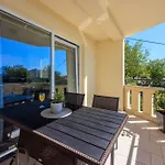 Appartement Petak 3 *