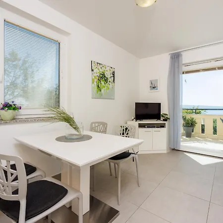 Apartment Petak 3 *
