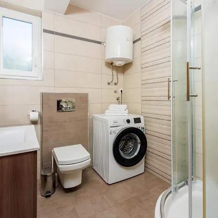 Apartment Petak 3 *