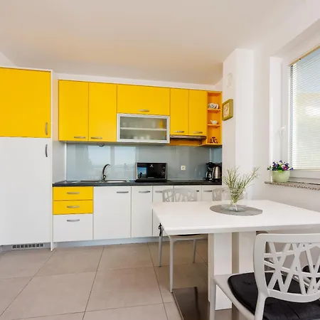 Apartment Petak 3 *
