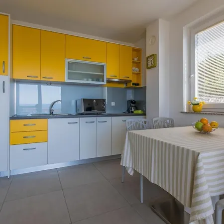 Apartment Petak 3 *